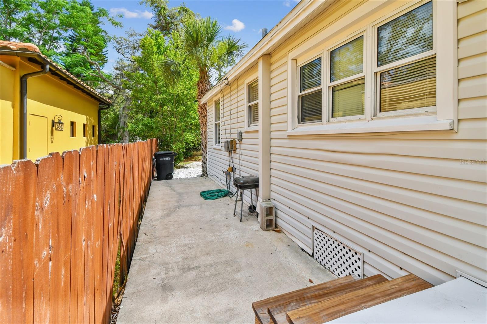 Image 40 of 51 For 670 Wooddell Dr
