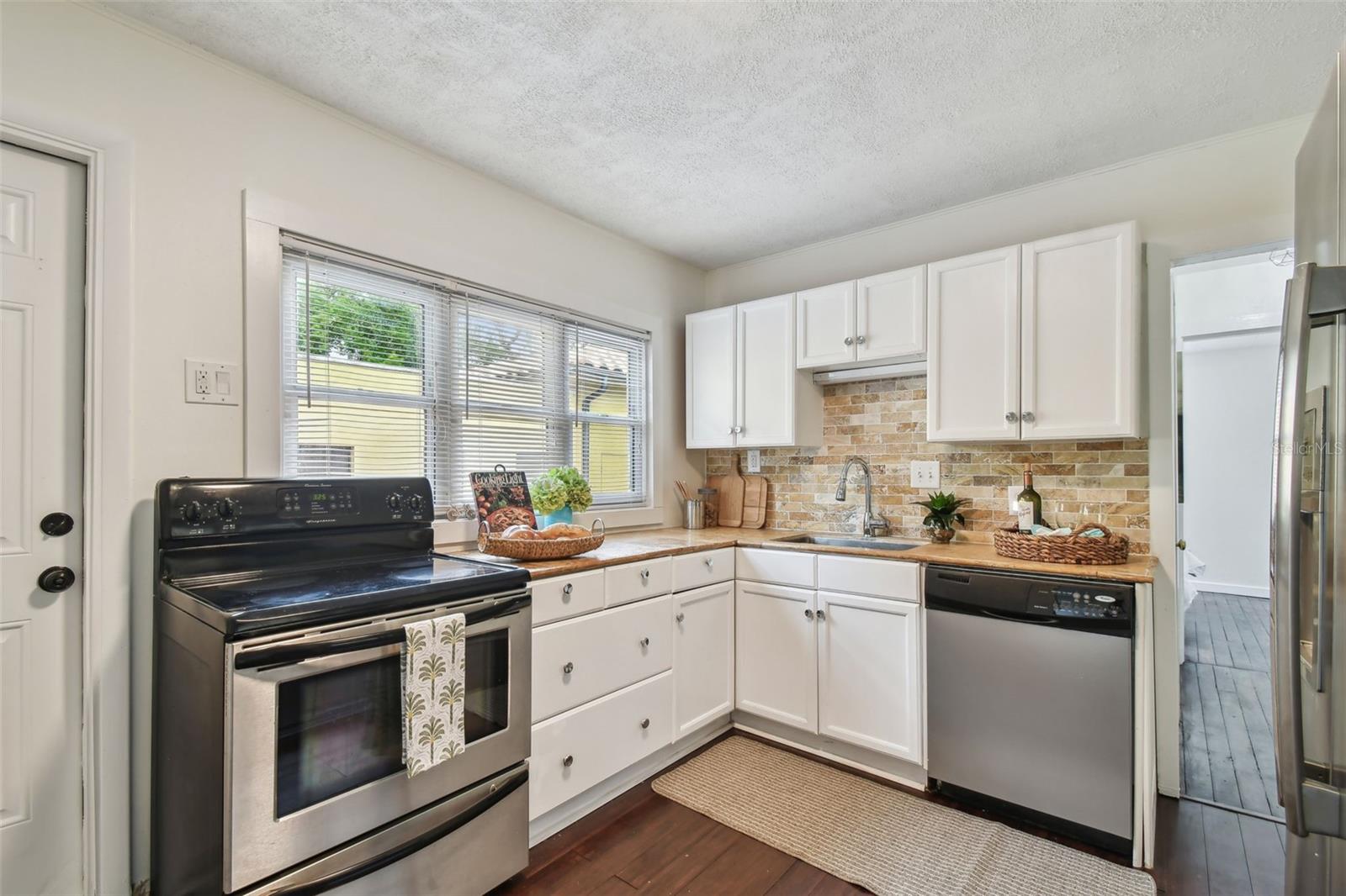 Image 5 of 51 For 670 Wooddell Dr