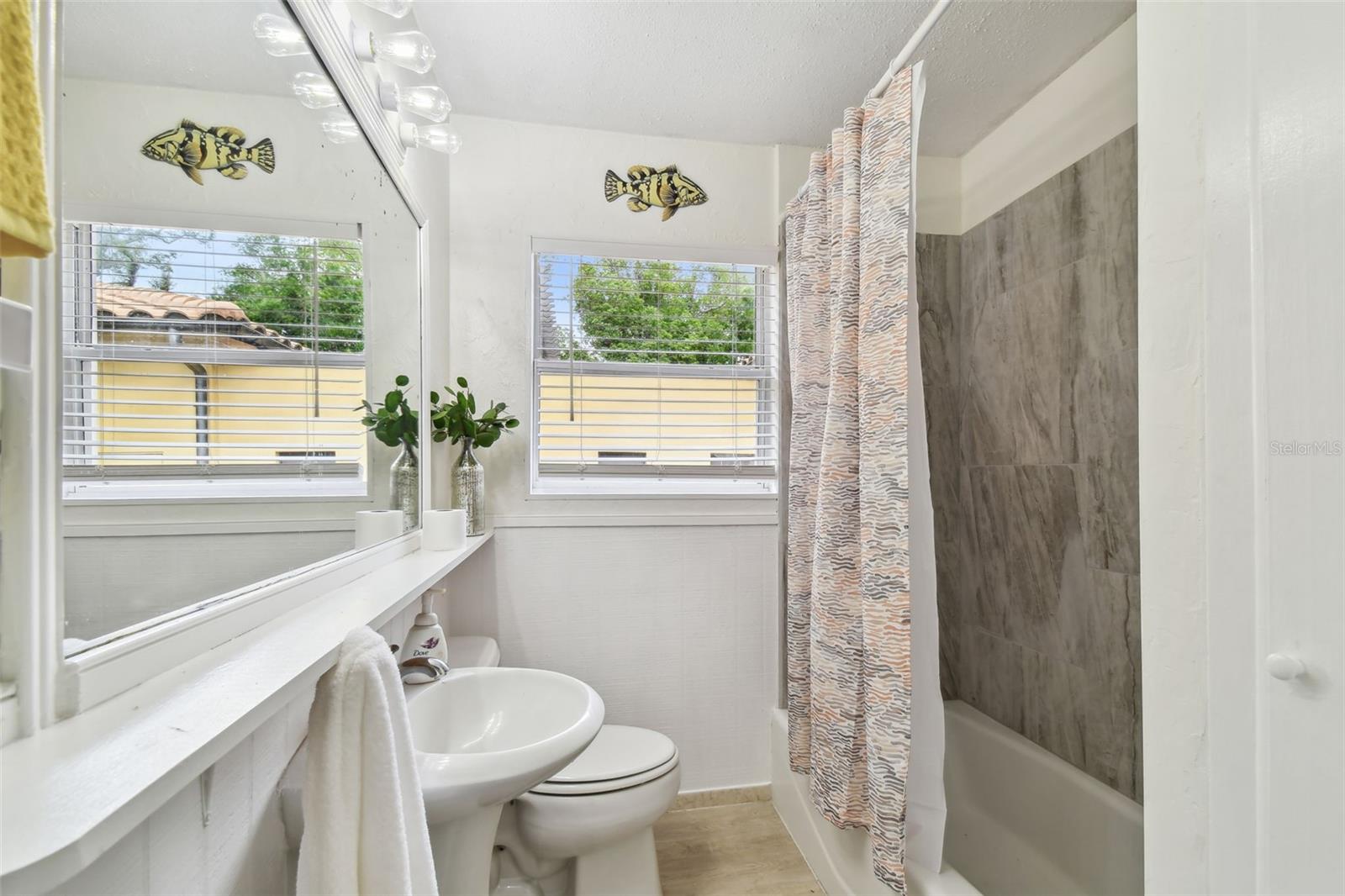 Image 9 of 51 For 670 Wooddell Dr