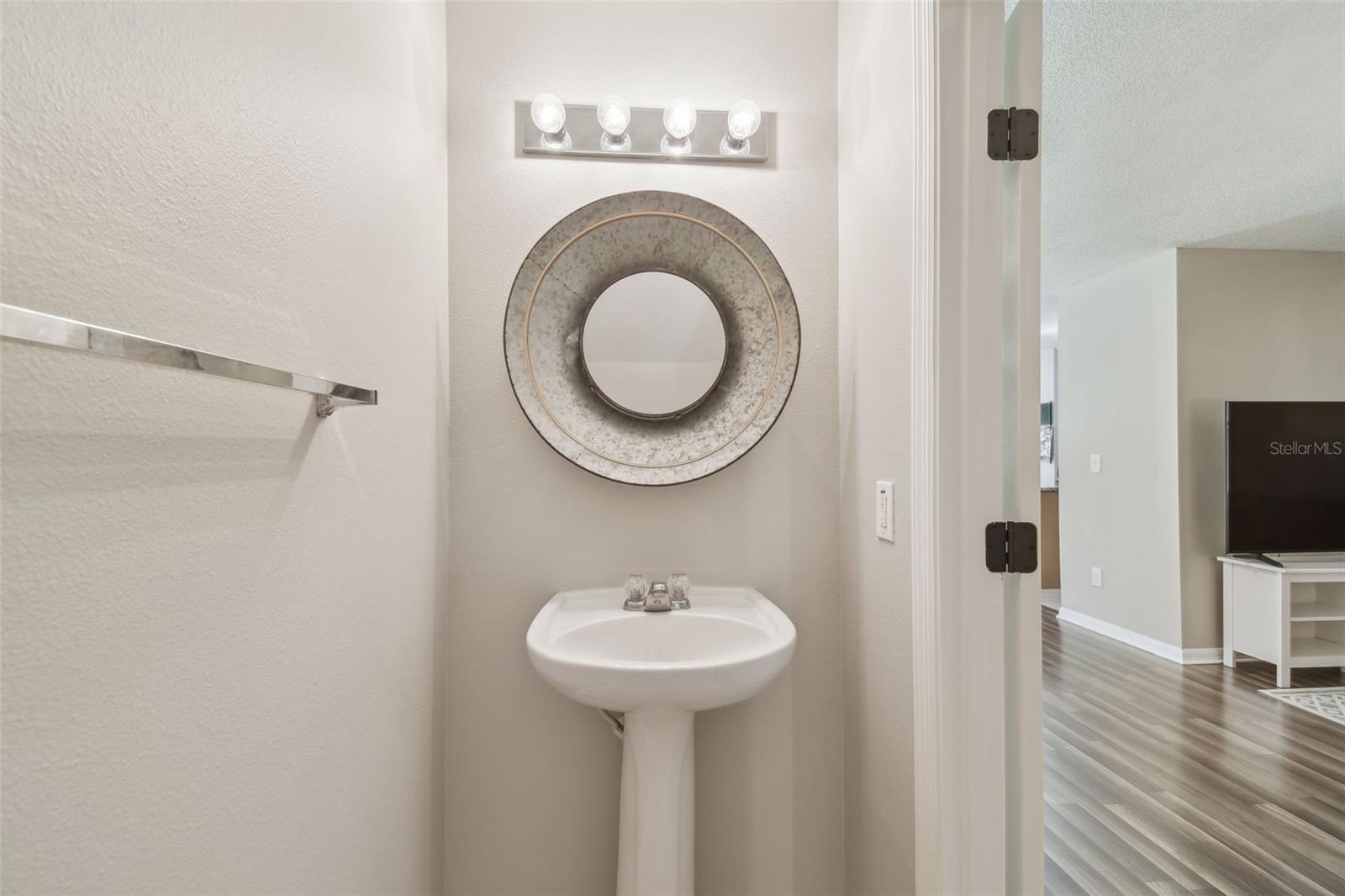 Listing photo id 8 for 4528 Winding River Way