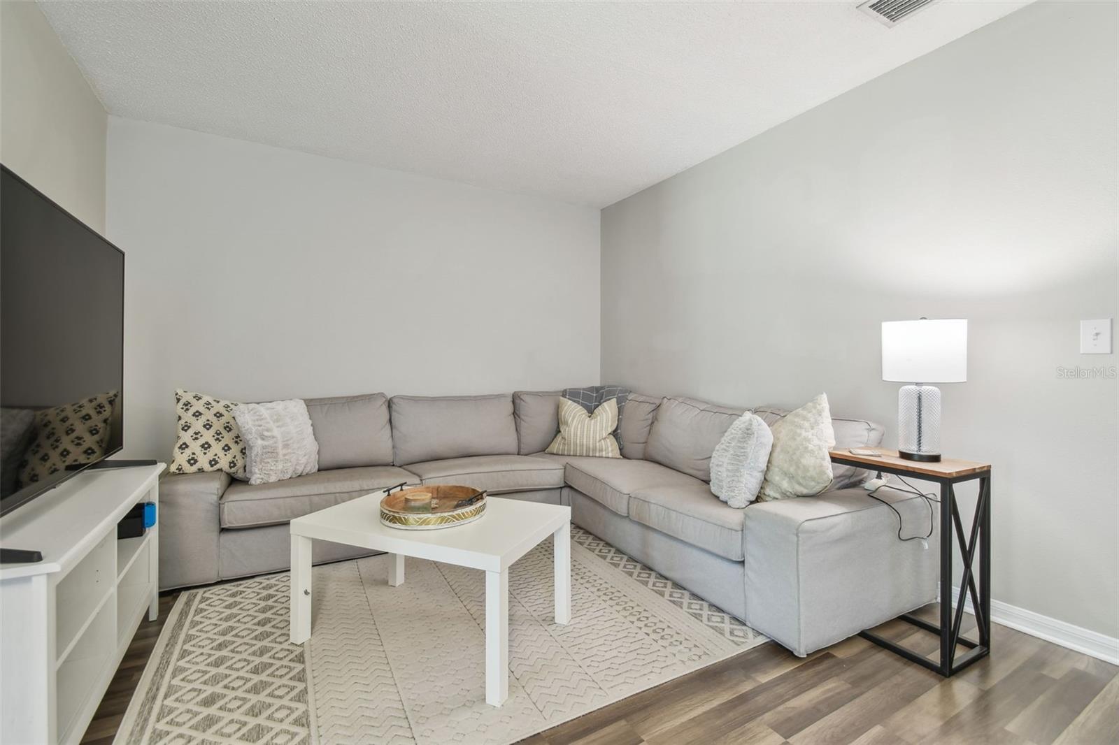 Listing photo id 9 for 4528 Winding River Way