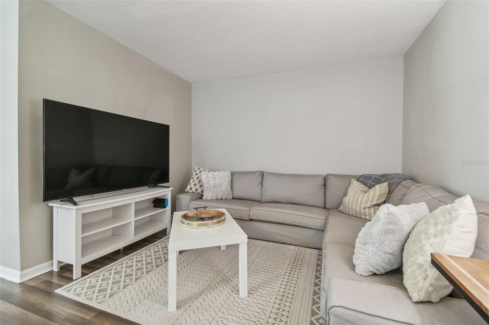 Listing photo id 10 for 4528 Winding River Way
