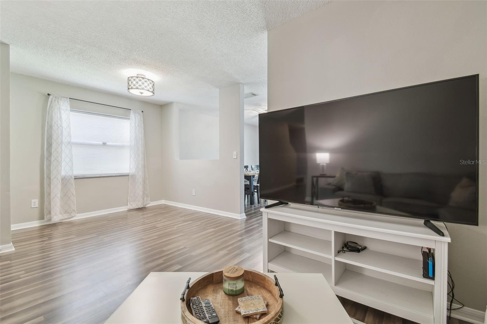 Listing photo id 11 for 4528 Winding River Way