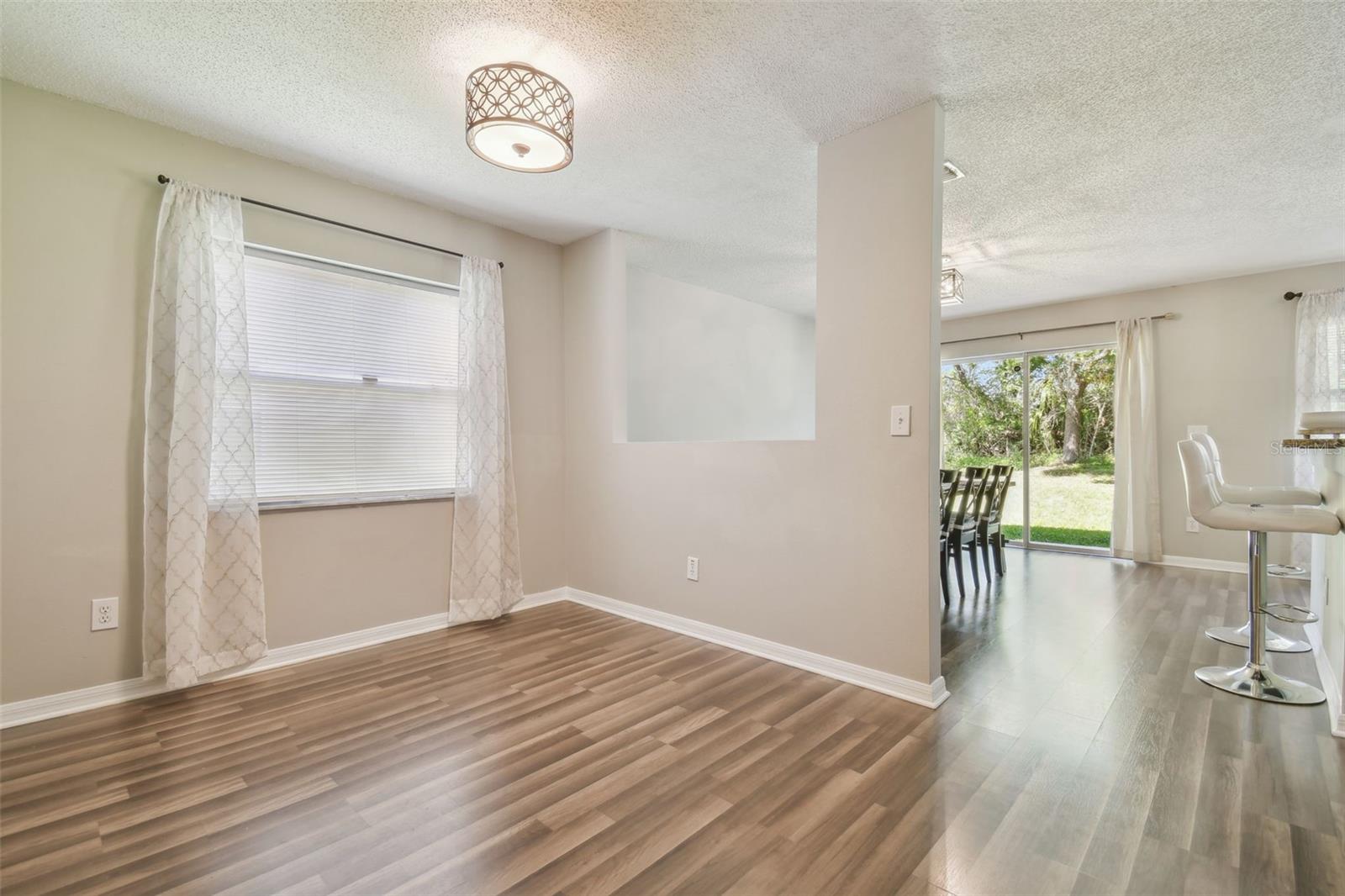 Listing photo id 12 for 4528 Winding River Way