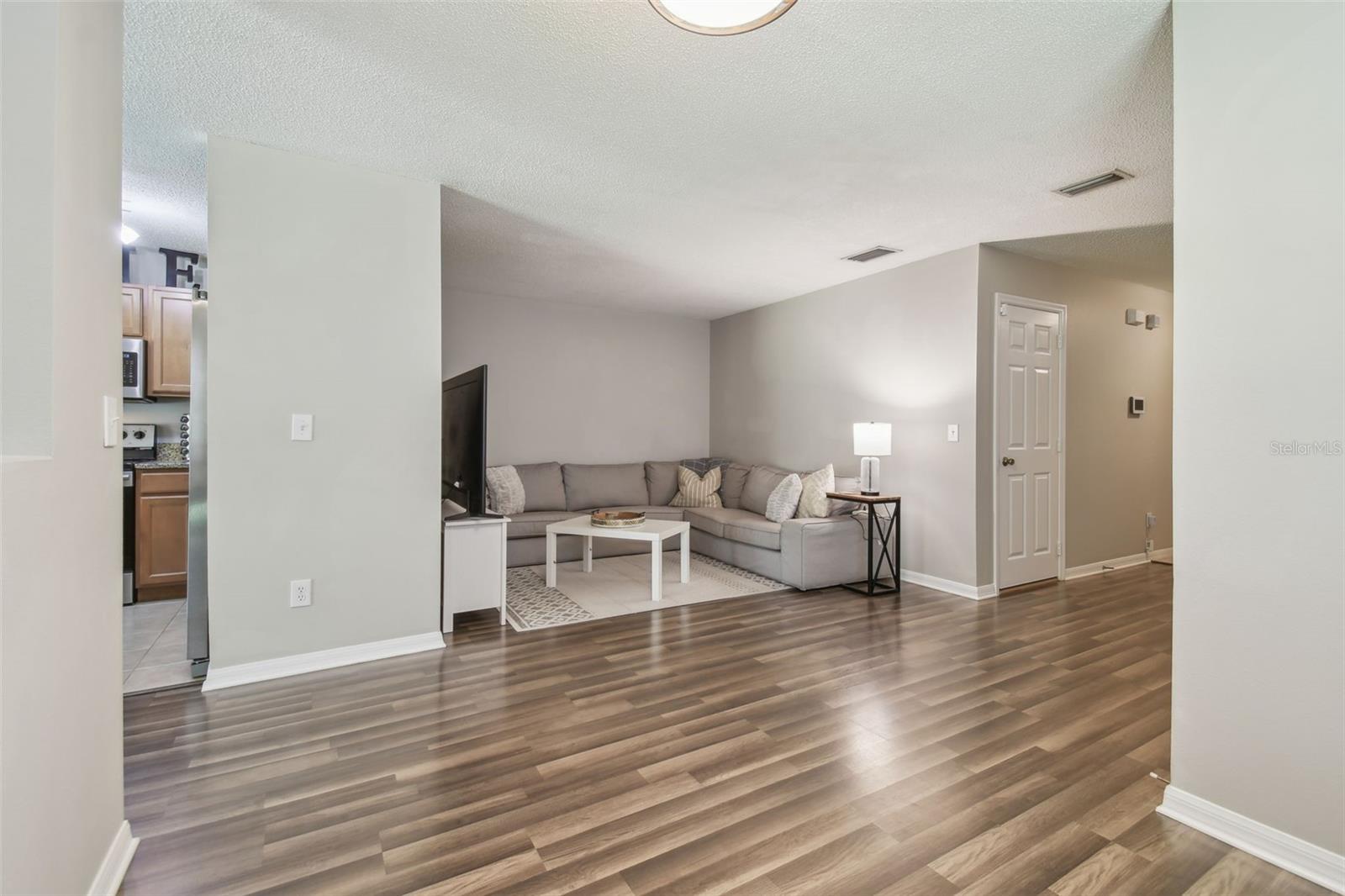 Listing photo id 13 for 4528 Winding River Way