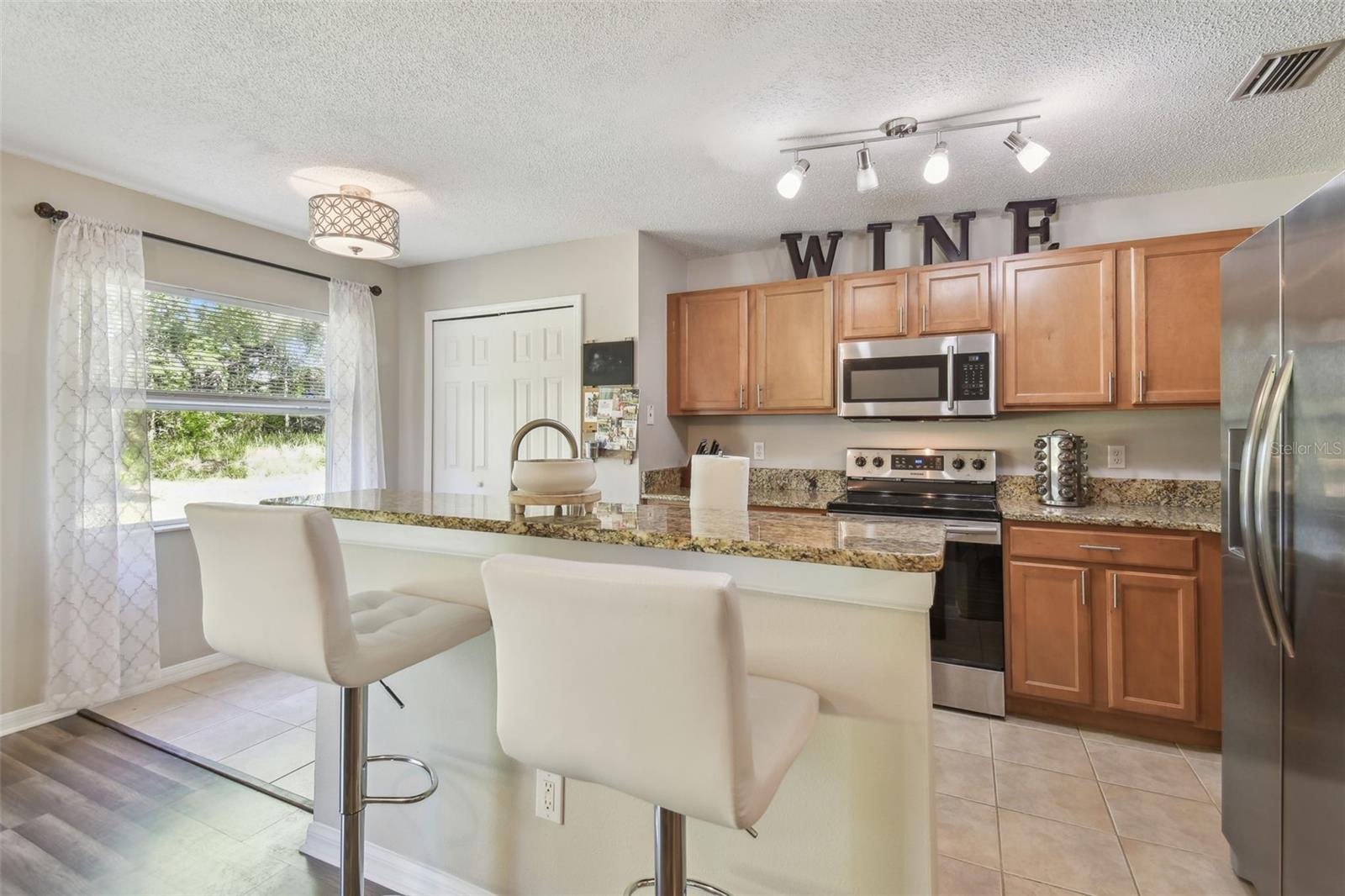 Listing photo id 14 for 4528 Winding River Way