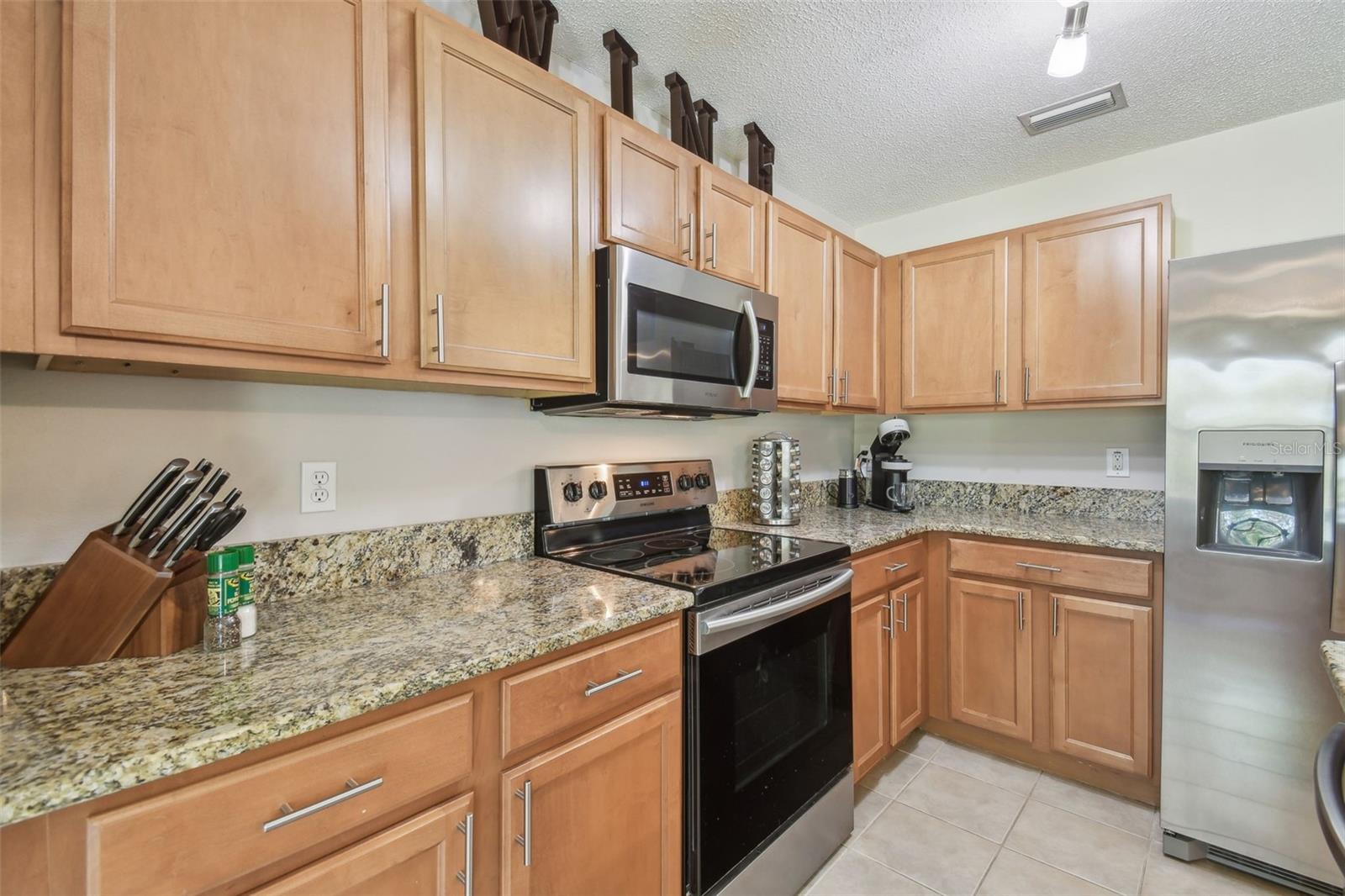 Listing photo id 16 for 4528 Winding River Way