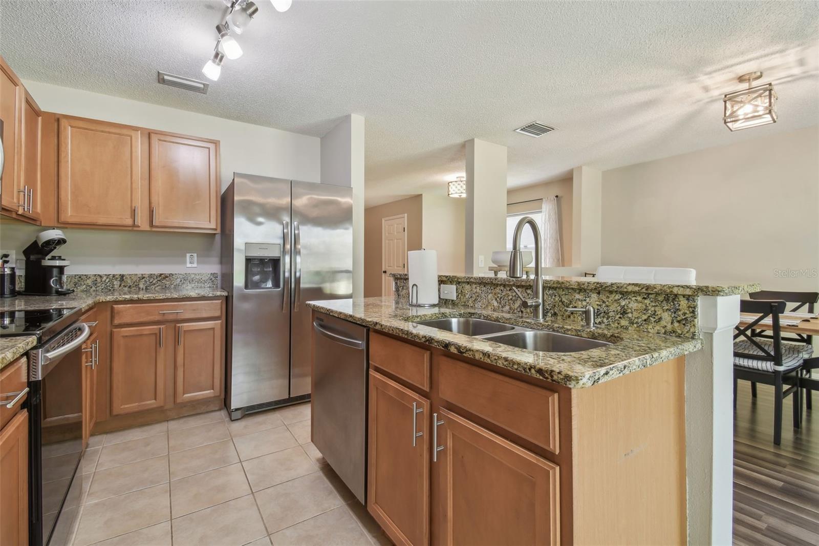 Listing photo id 17 for 4528 Winding River Way