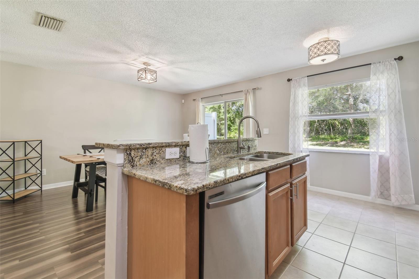 Listing photo id 18 for 4528 Winding River Way