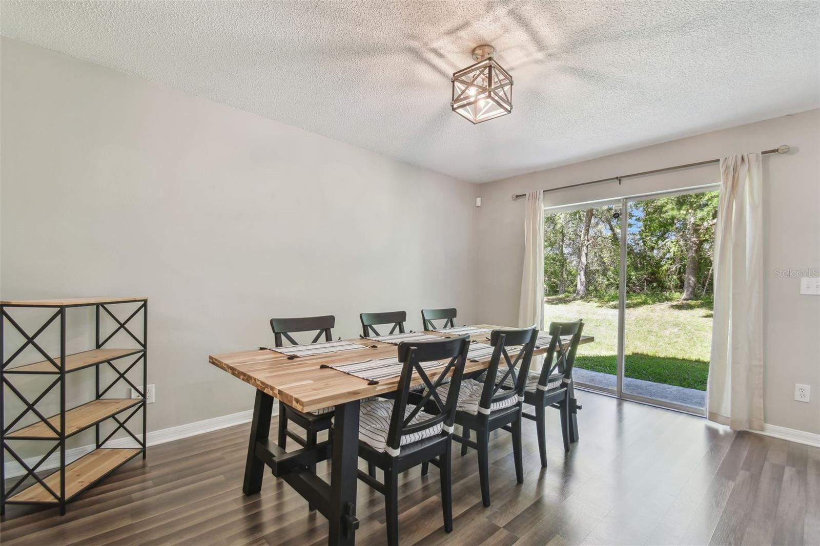 Listing photo id 19 for 4528 Winding River Way