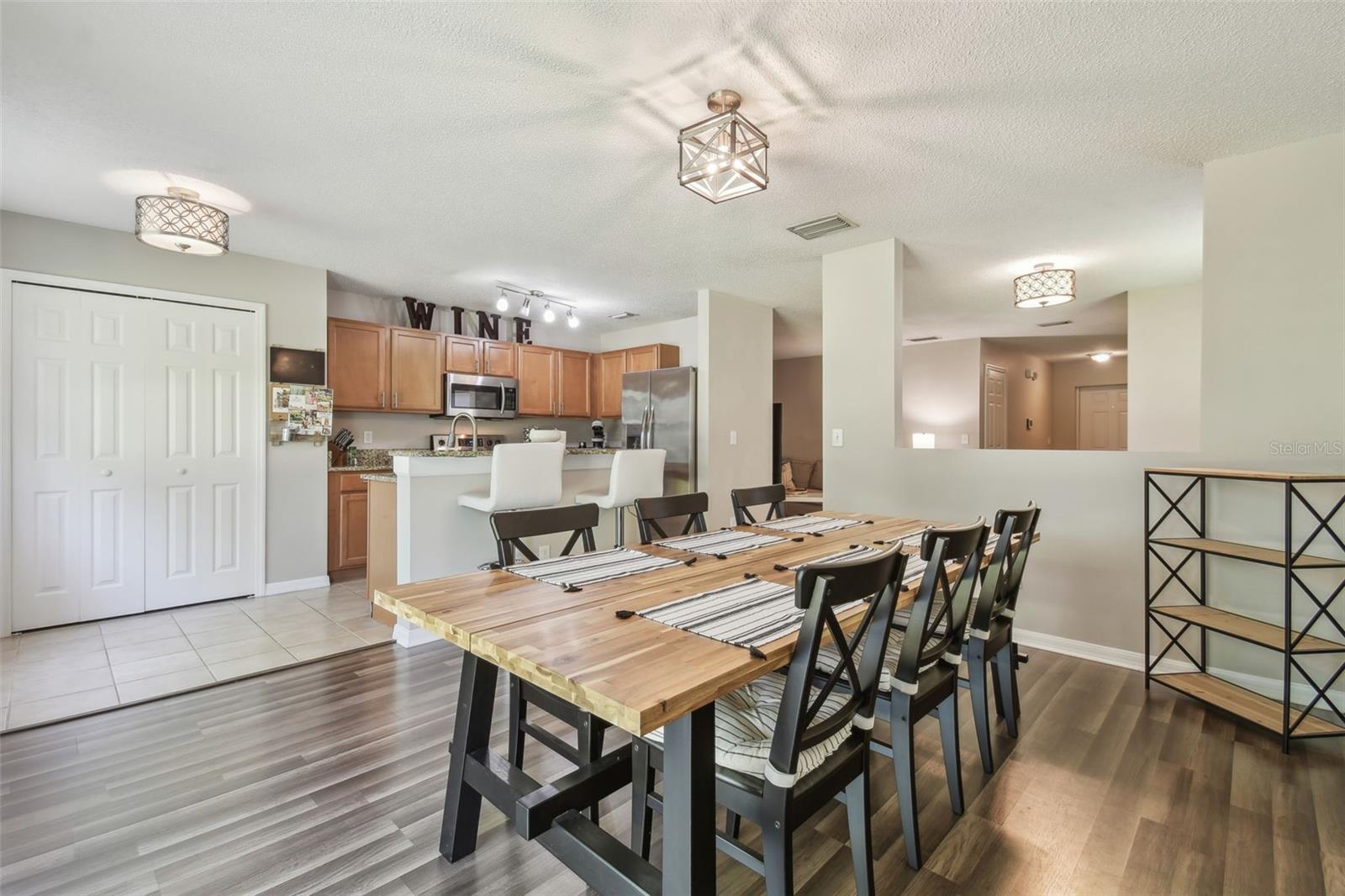 Listing photo id 21 for 4528 Winding River Way