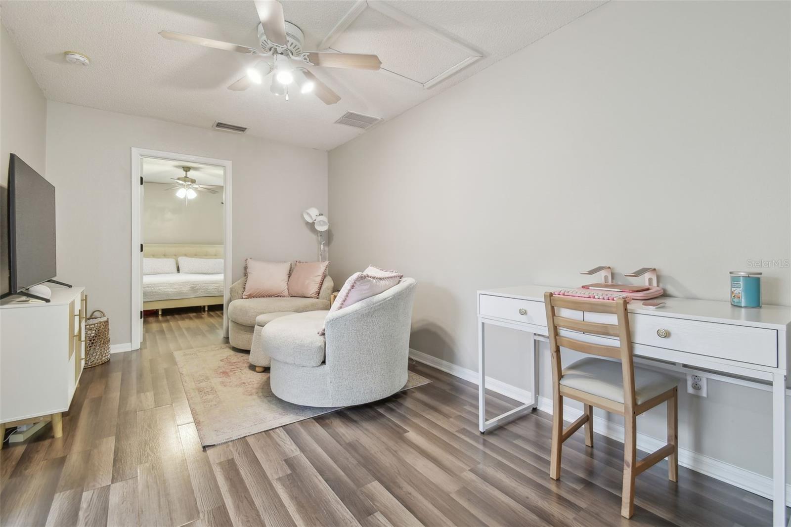 Listing photo id 23 for 4528 Winding River Way