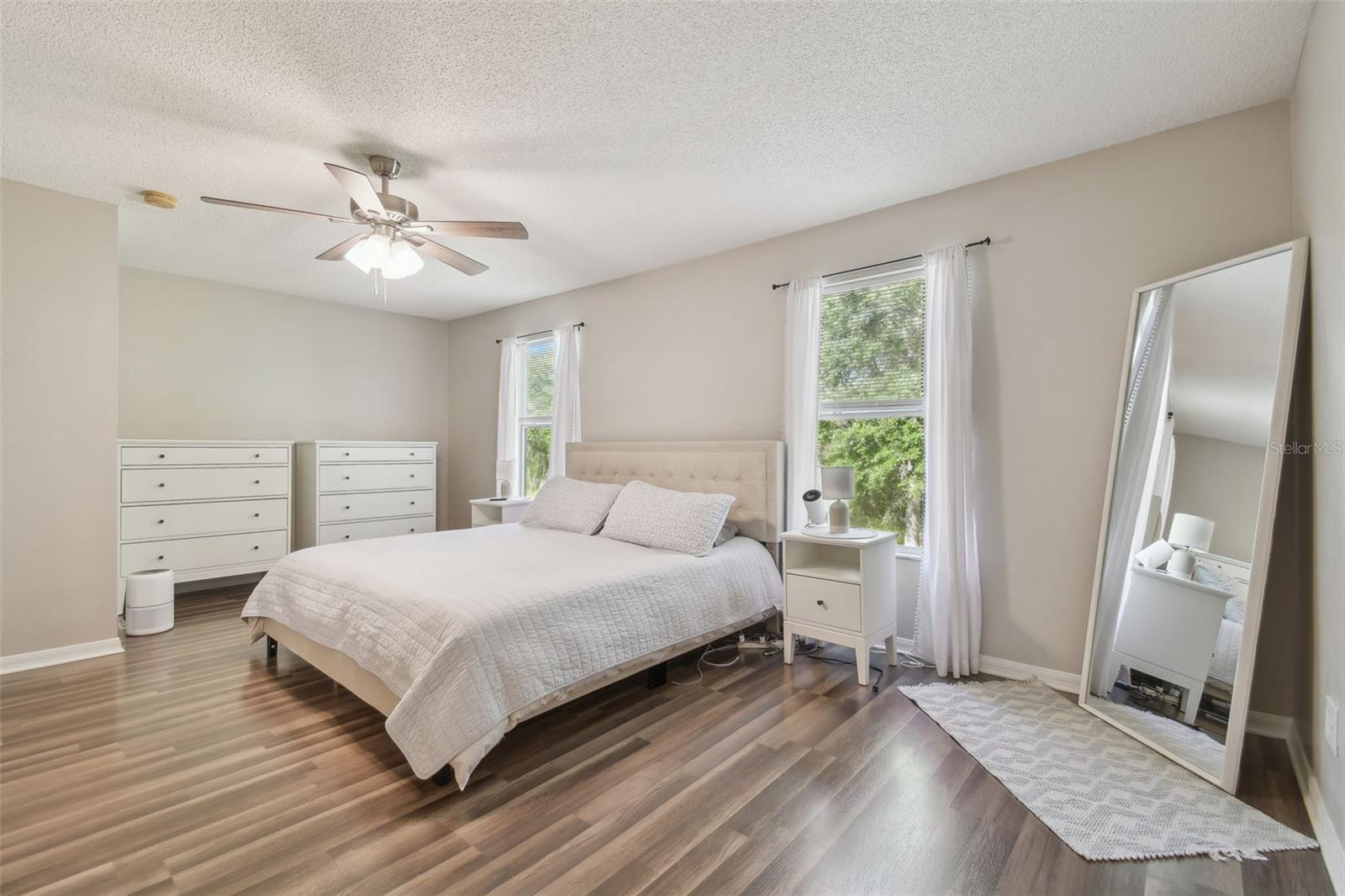 Listing photo id 27 for 4528 Winding River Way