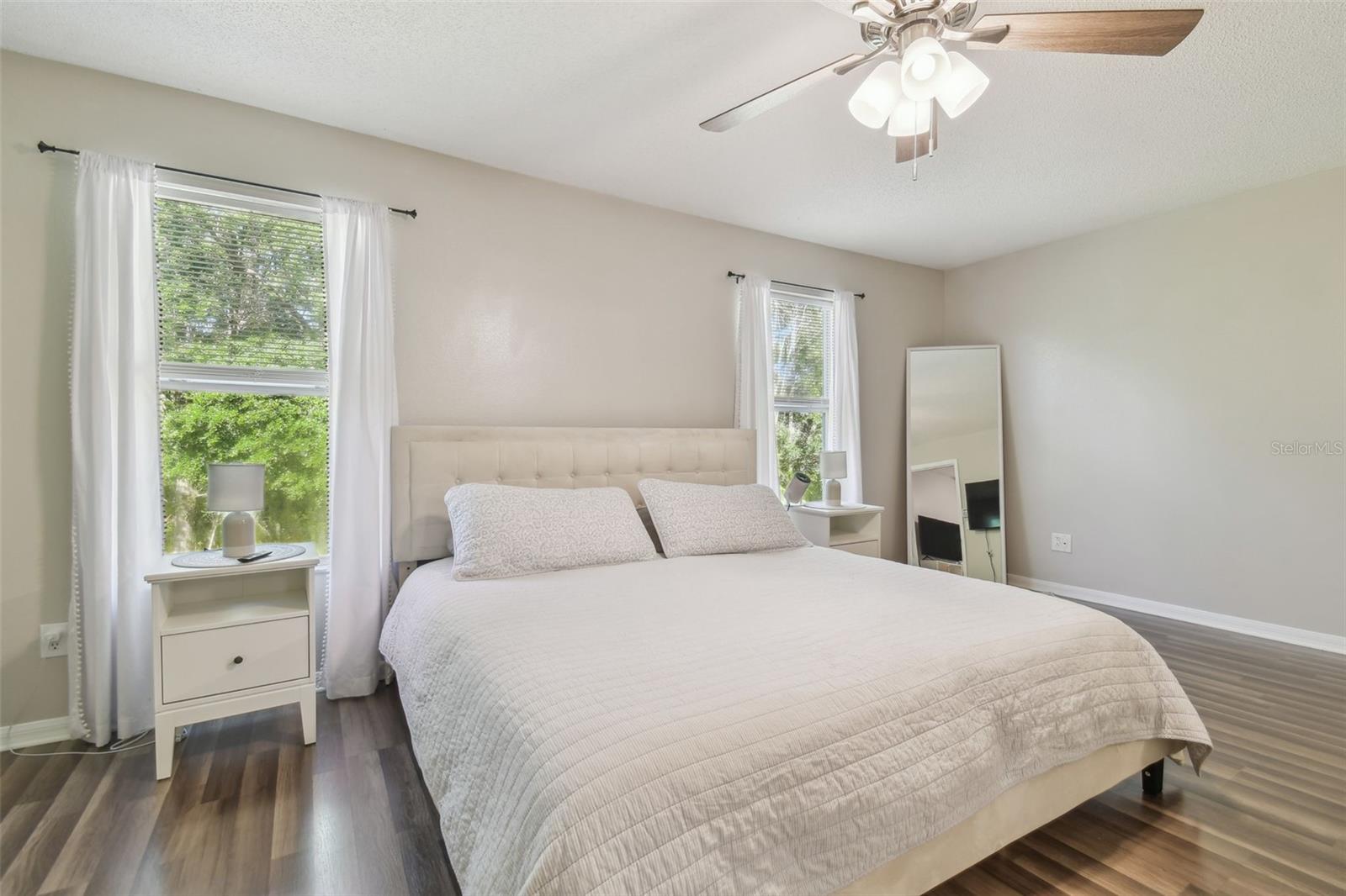 Listing photo id 29 for 4528 Winding River Way