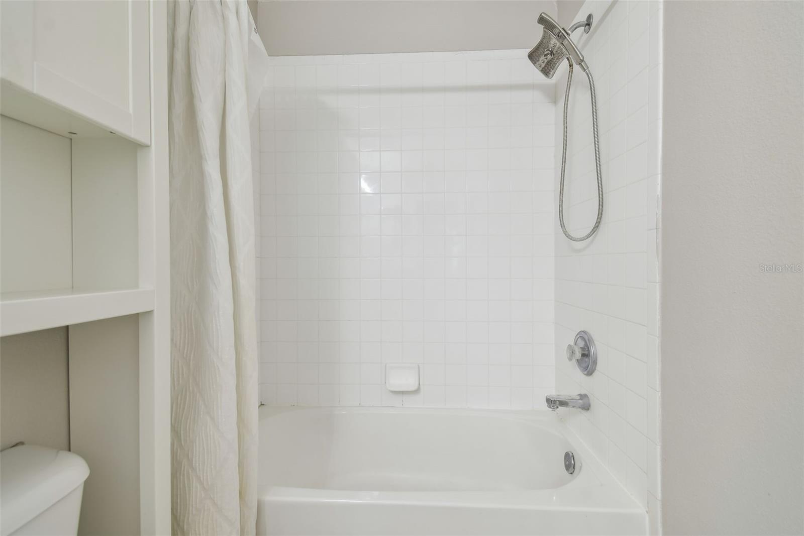 Listing photo id 35 for 4528 Winding River Way