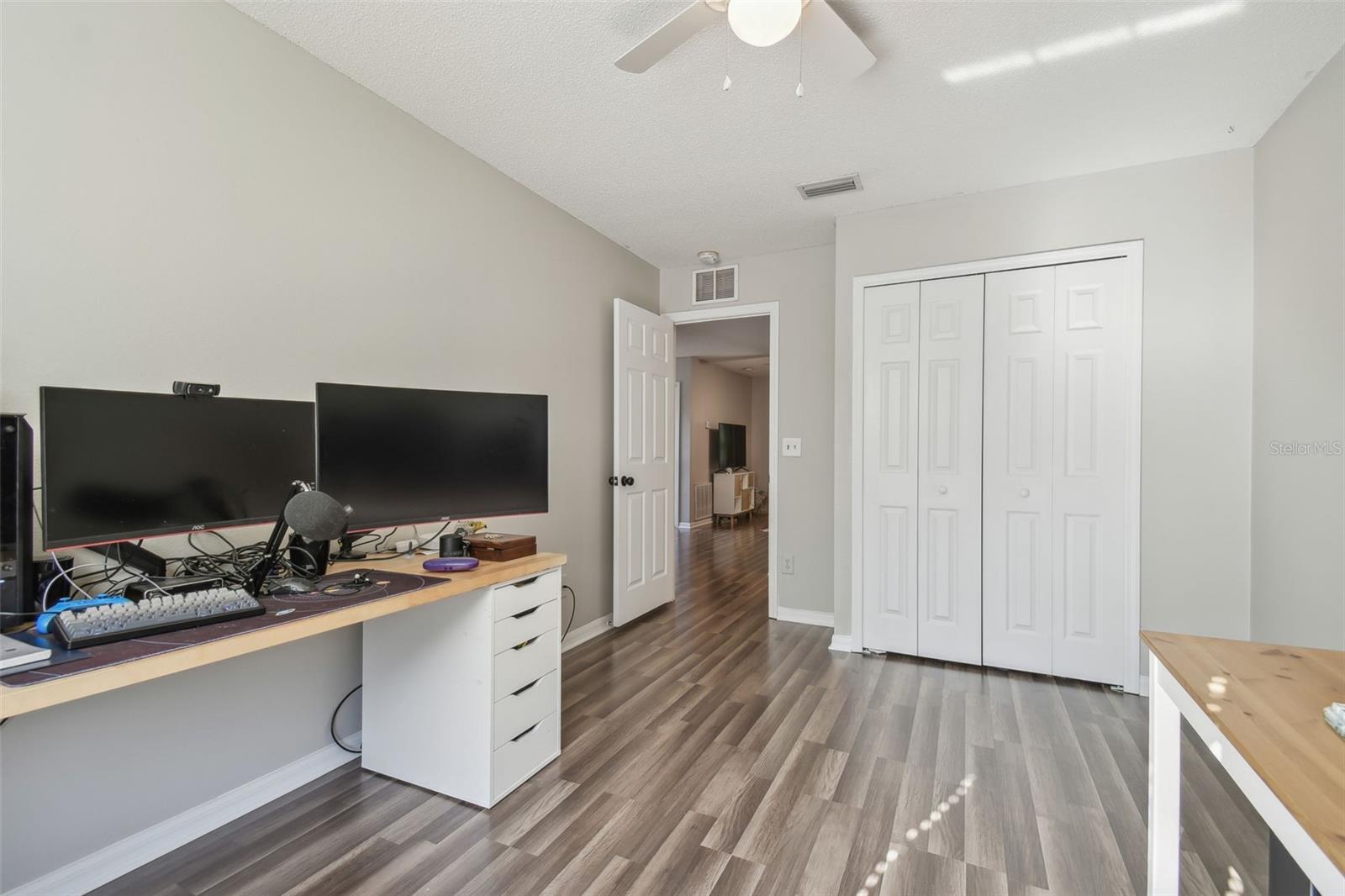 Listing photo id 44 for 4528 Winding River Way