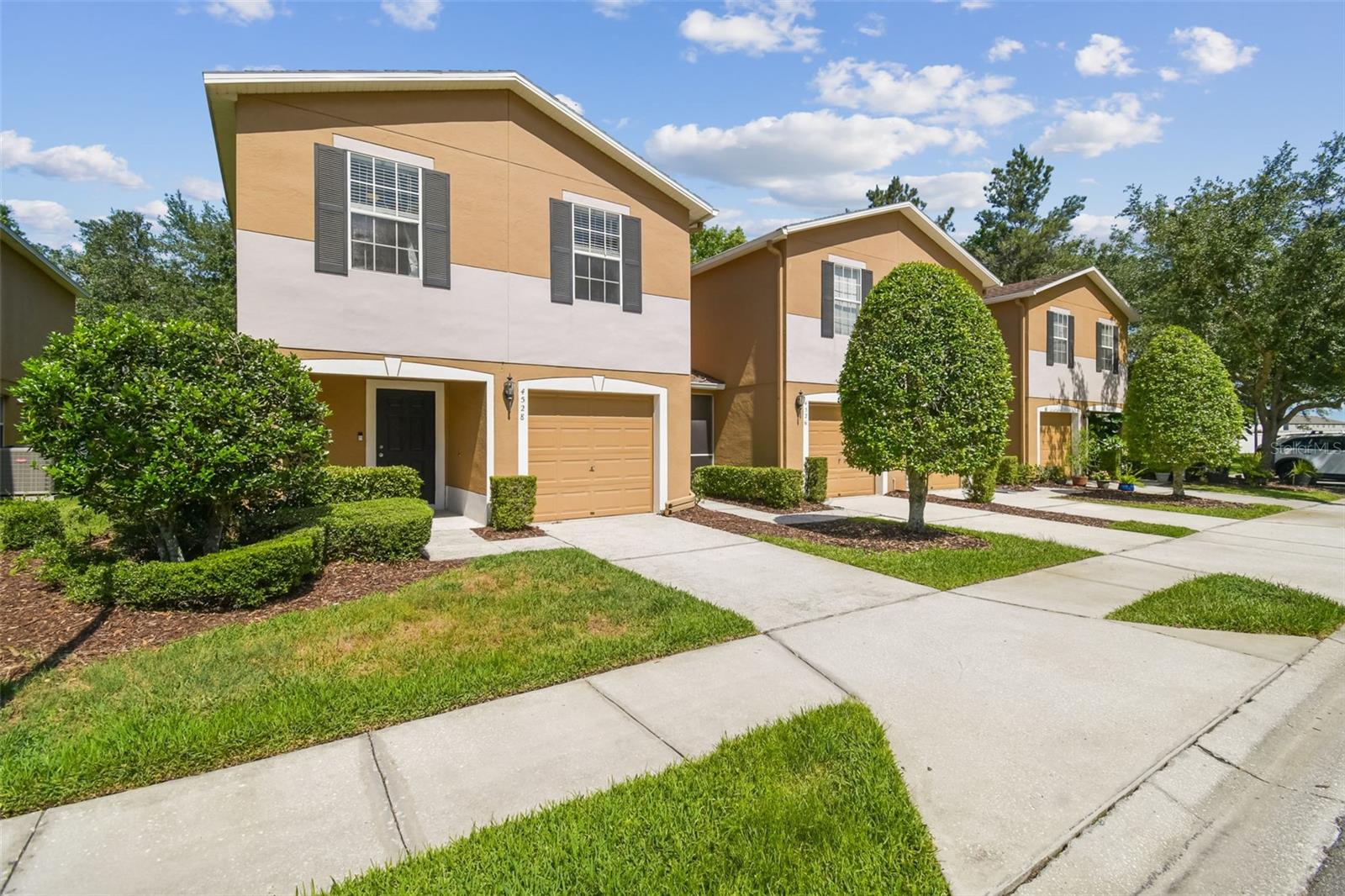 Listing photo id 3 for 4528 Winding River Way