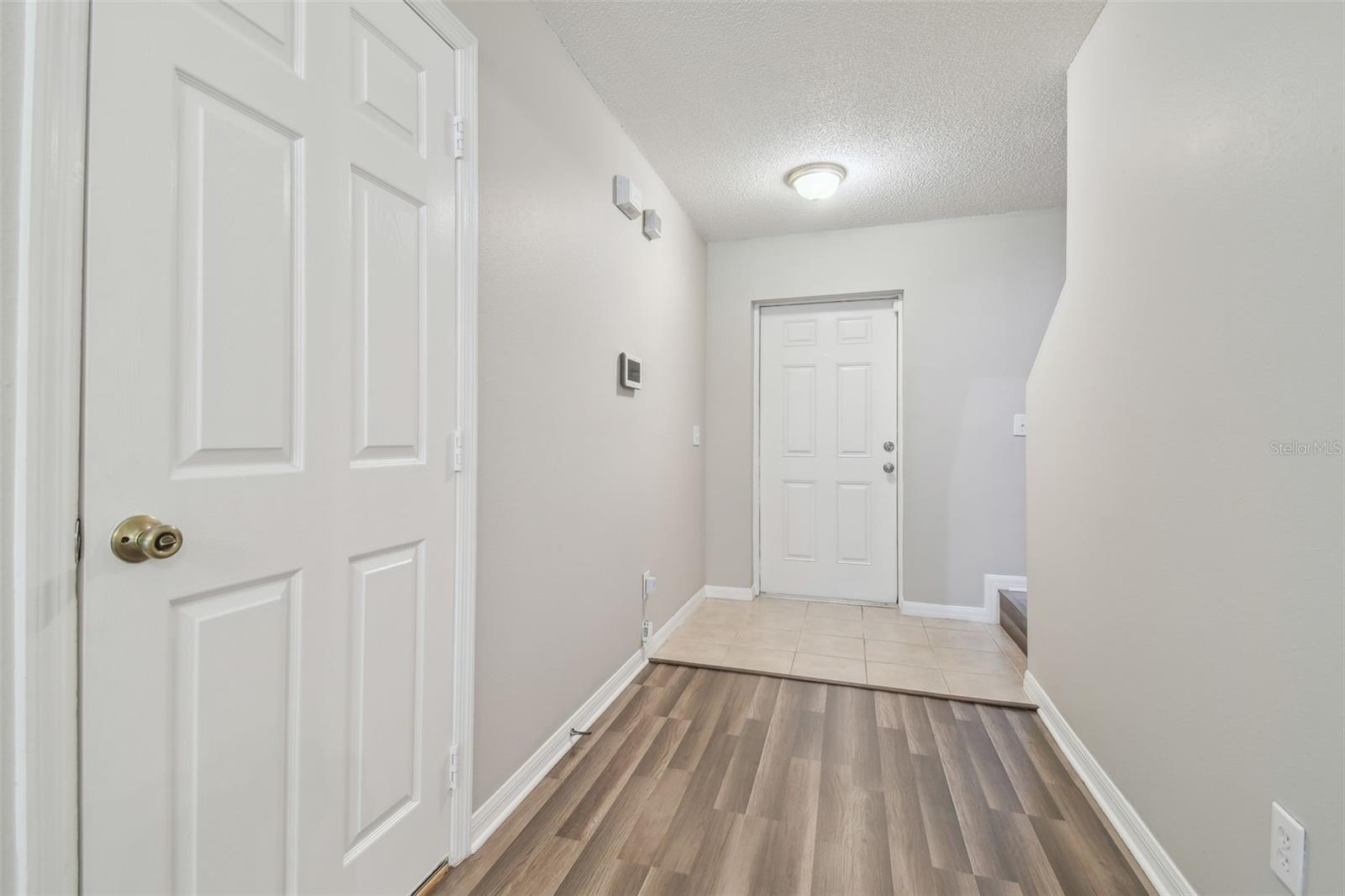 Listing photo id 5 for 4528 Winding River Way