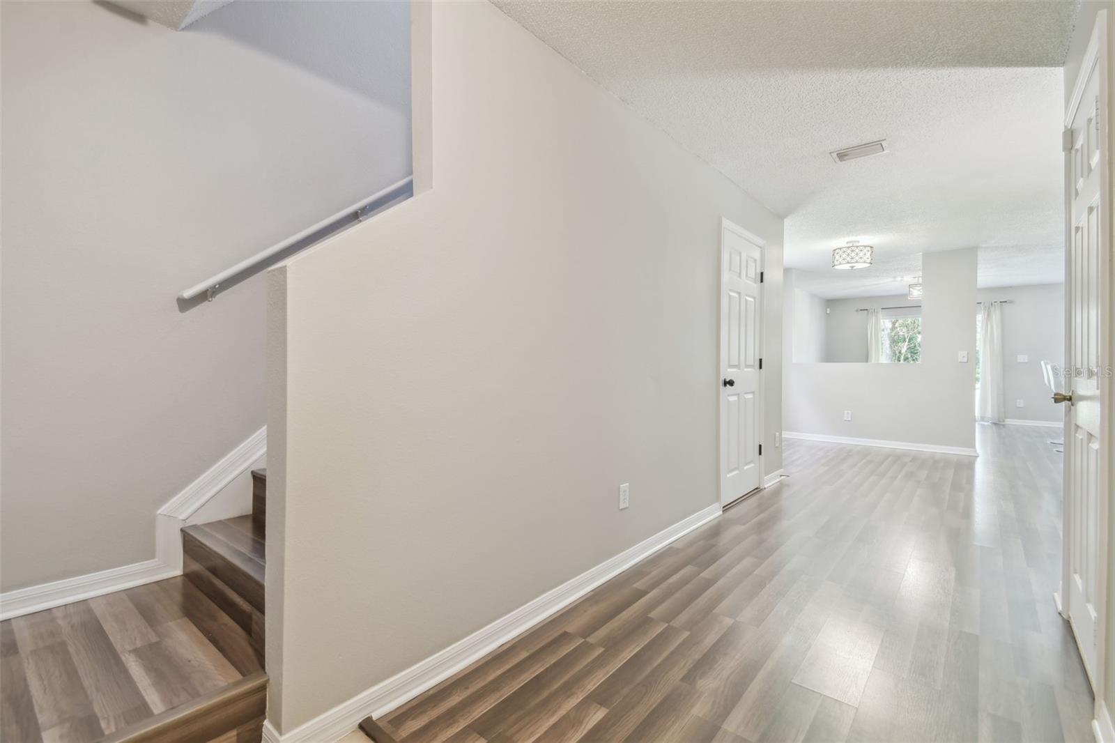 Listing photo id 6 for 4528 Winding River Way