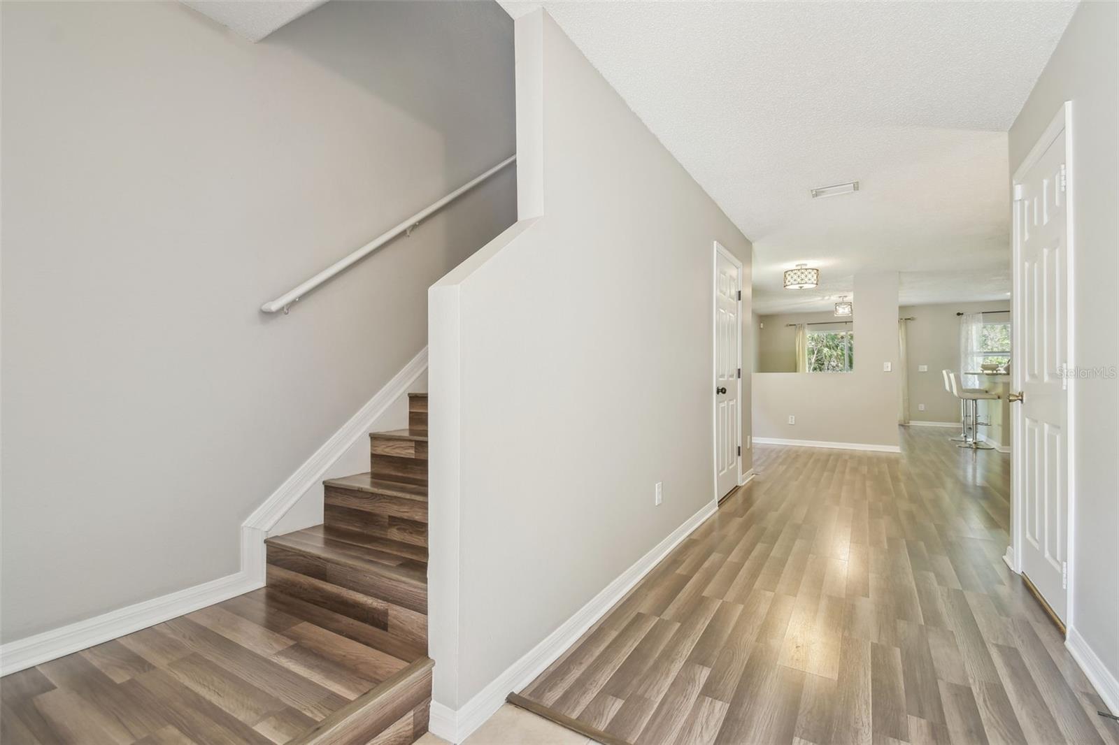 Listing photo id 7 for 4528 Winding River Way