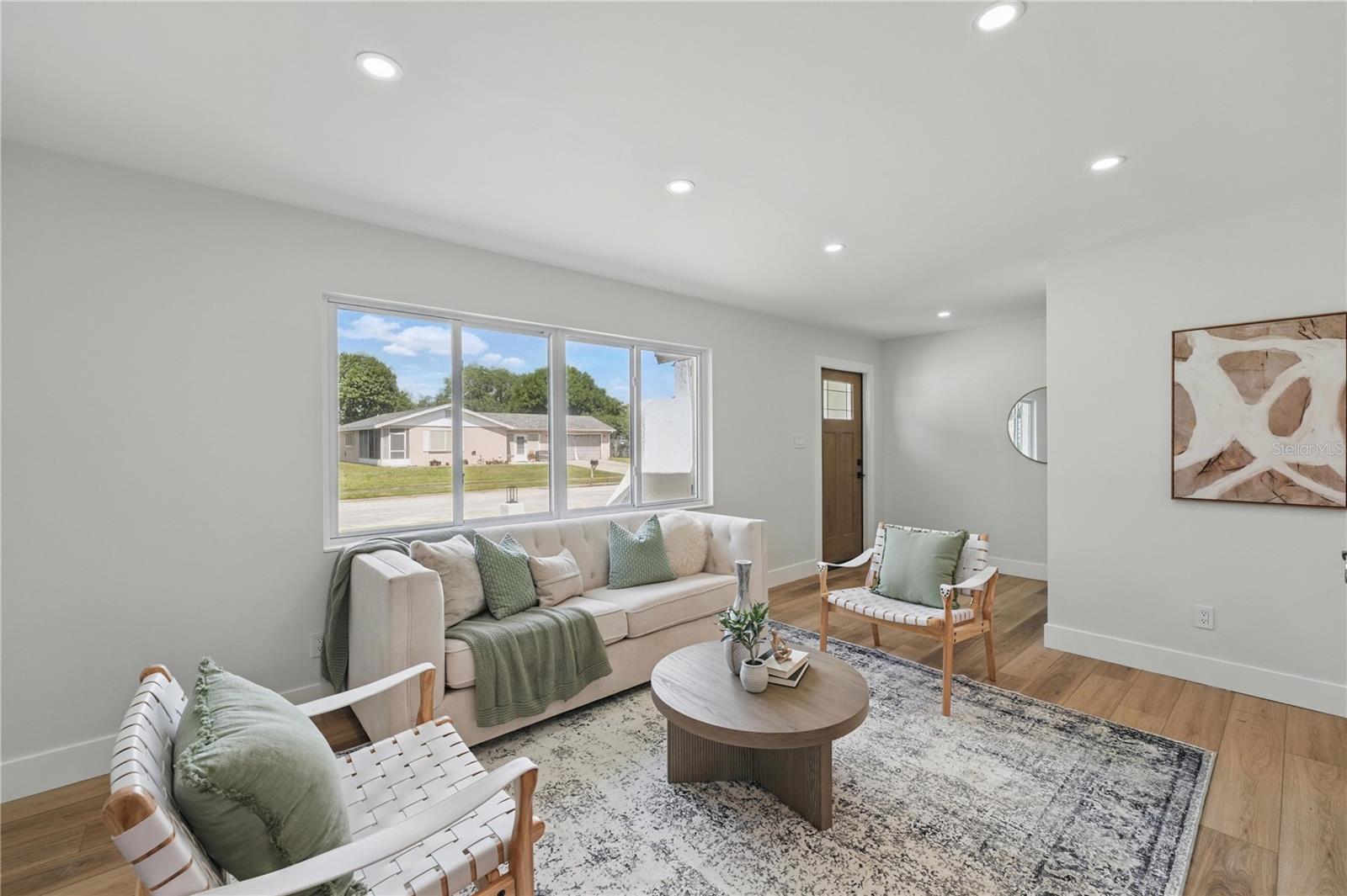 Image 4 of 38 For 2815 Golfview Drive