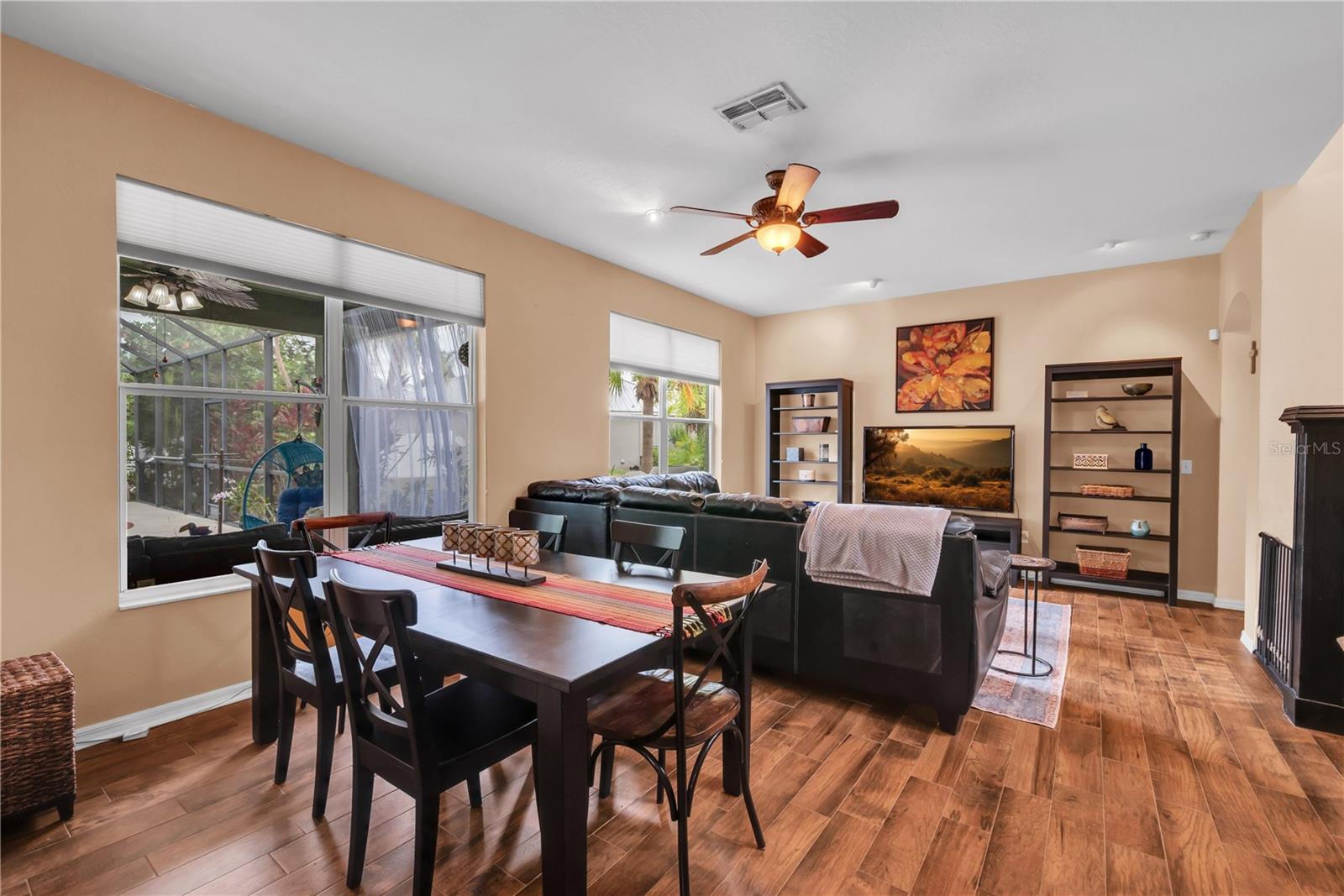 Listing photo id 9 for 2712 Spring Meadow Drive