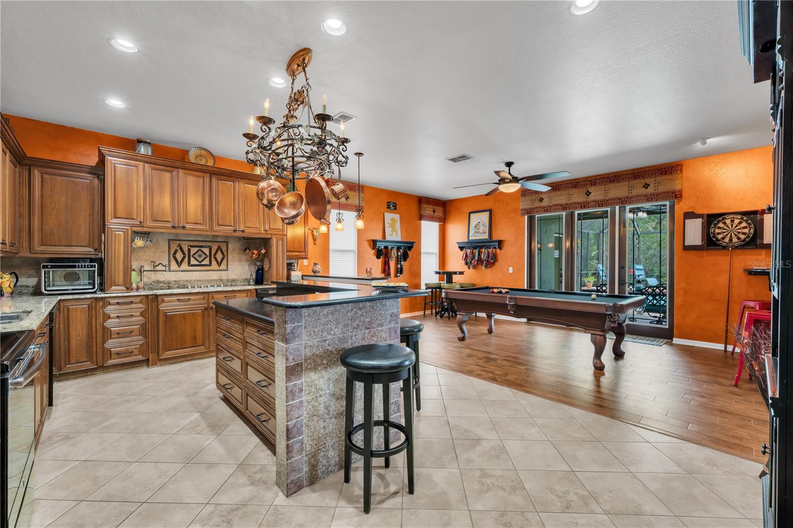 Listing photo id 11 for 2712 Spring Meadow Drive