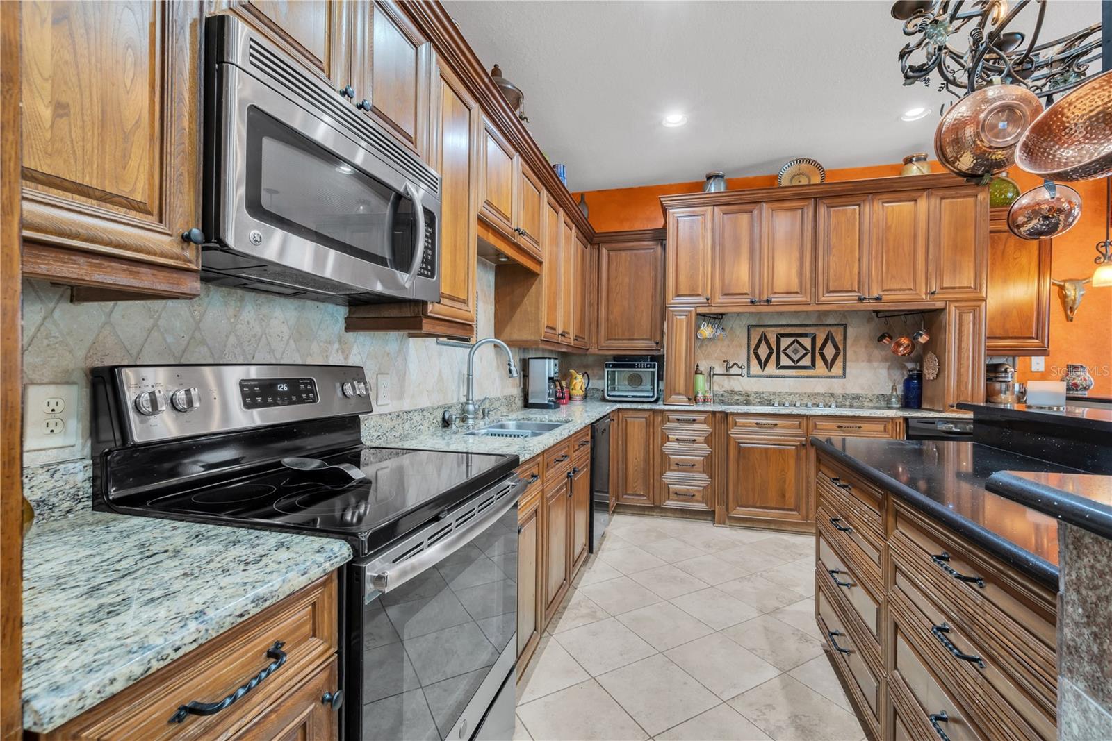 Listing photo id 13 for 2712 Spring Meadow Drive