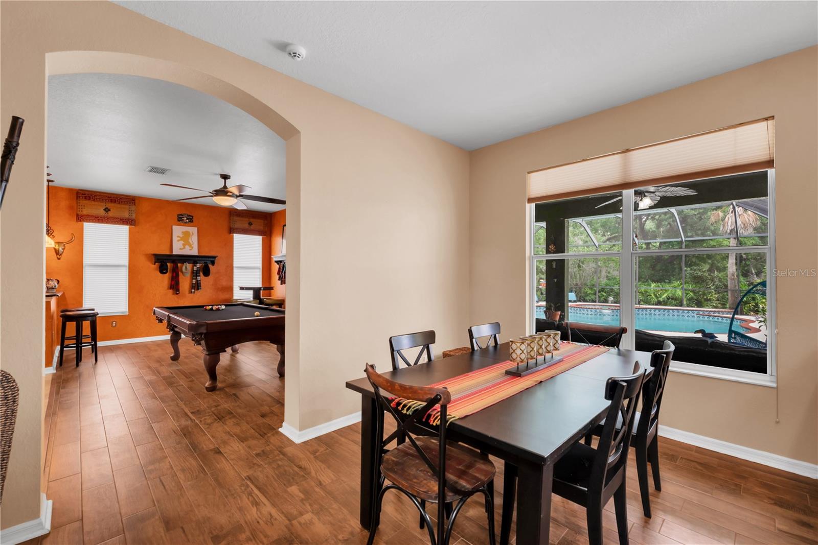 Listing photo id 15 for 2712 Spring Meadow Drive