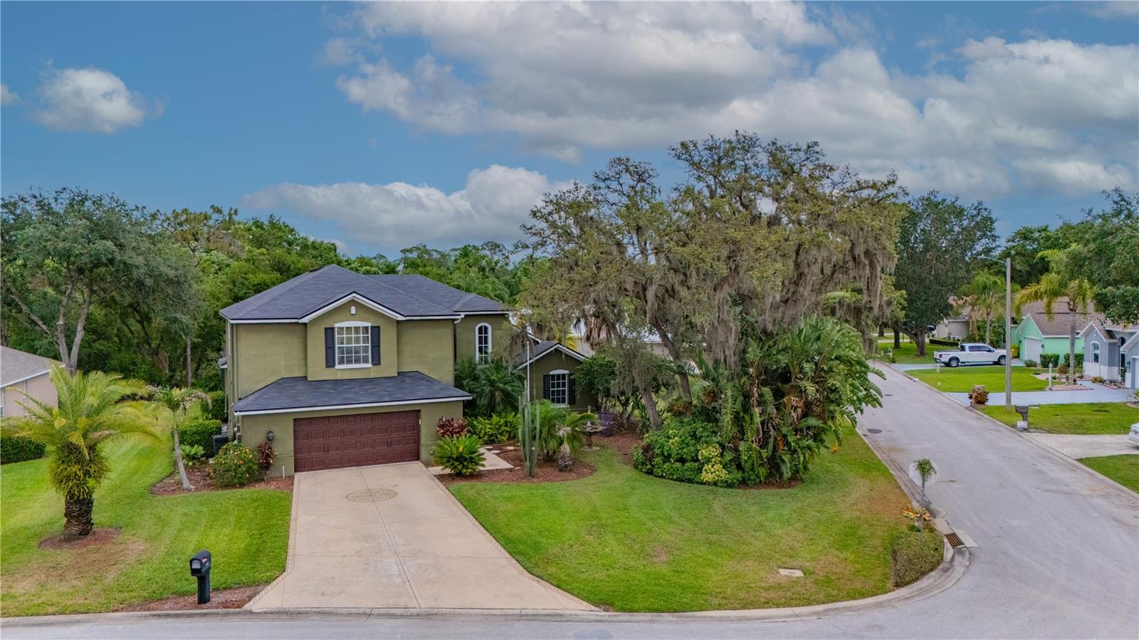 Listing photo id 0 for 2712 Spring Meadow Drive