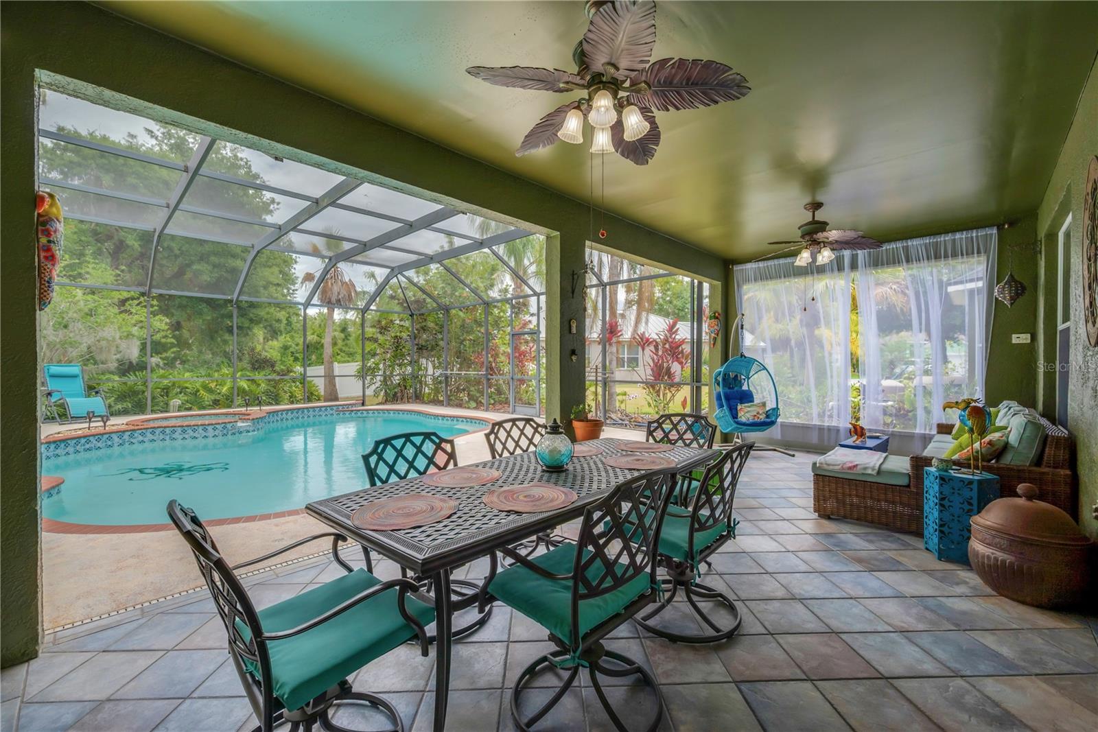 Listing photo id 31 for 2712 Spring Meadow Drive