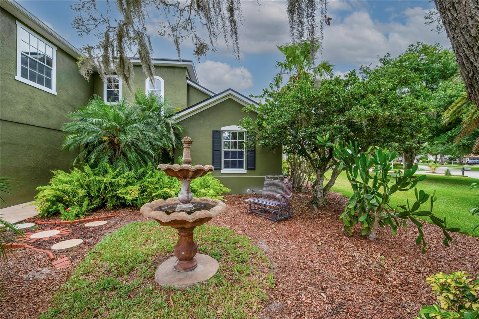 Listing photo id 2 for 2712 Spring Meadow Drive