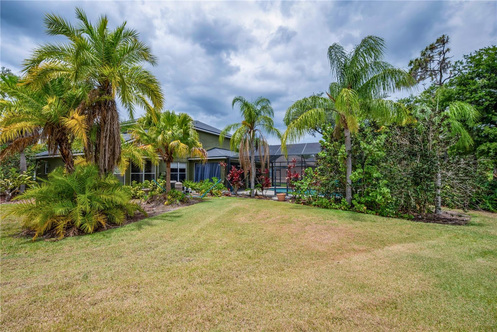 Listing photo id 39 for 2712 Spring Meadow Drive