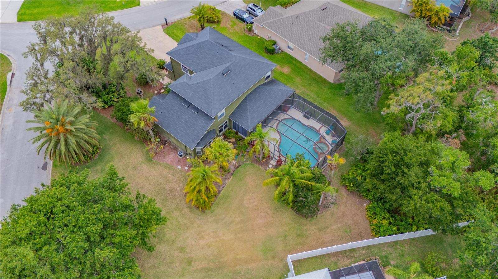 Listing photo id 42 for 2712 Spring Meadow Drive