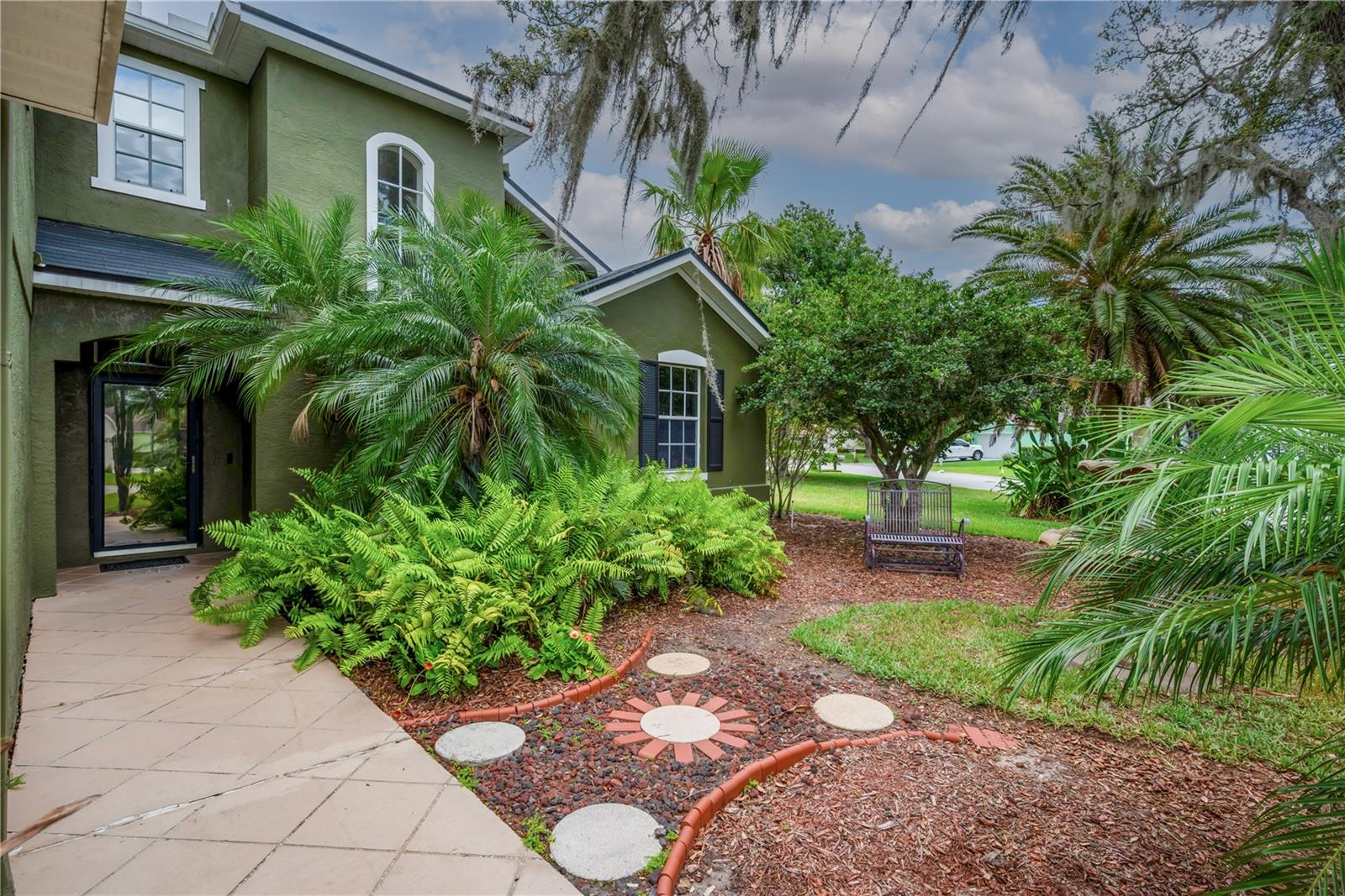 Listing photo id 3 for 2712 Spring Meadow Drive