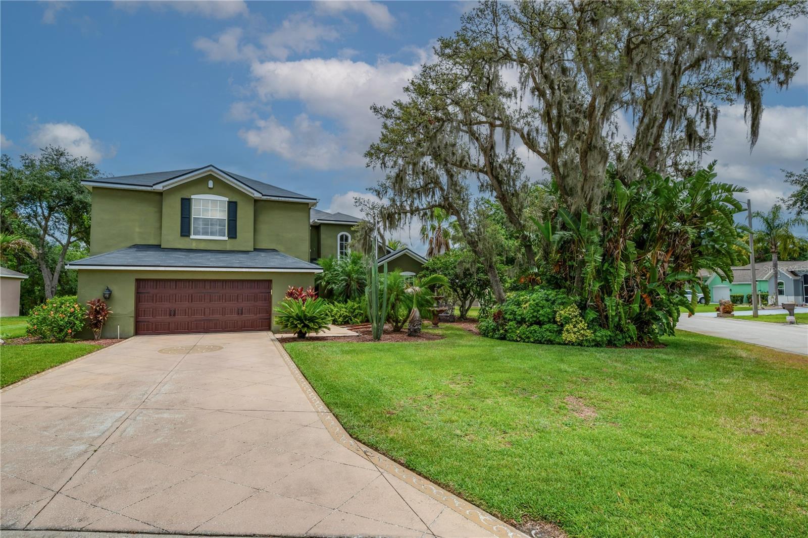 Listing photo id 4 for 2712 Spring Meadow Drive