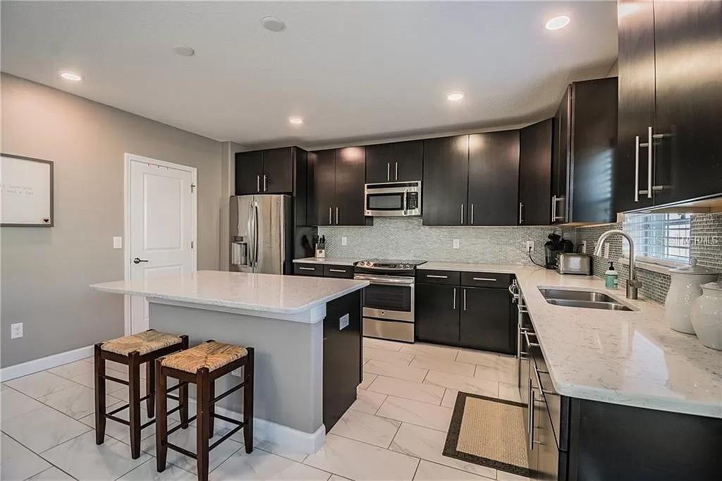 Listing photo id 10 for 838 Oregon Avenue 838