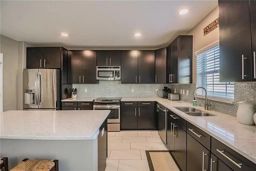 Listing photo id 12 for 838 Oregon Avenue 838