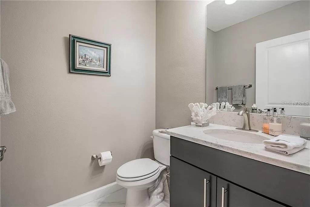Listing photo id 17 for 838 Oregon Avenue 838