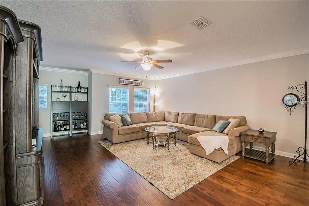 Listing photo id 19 for 838 Oregon Avenue 838