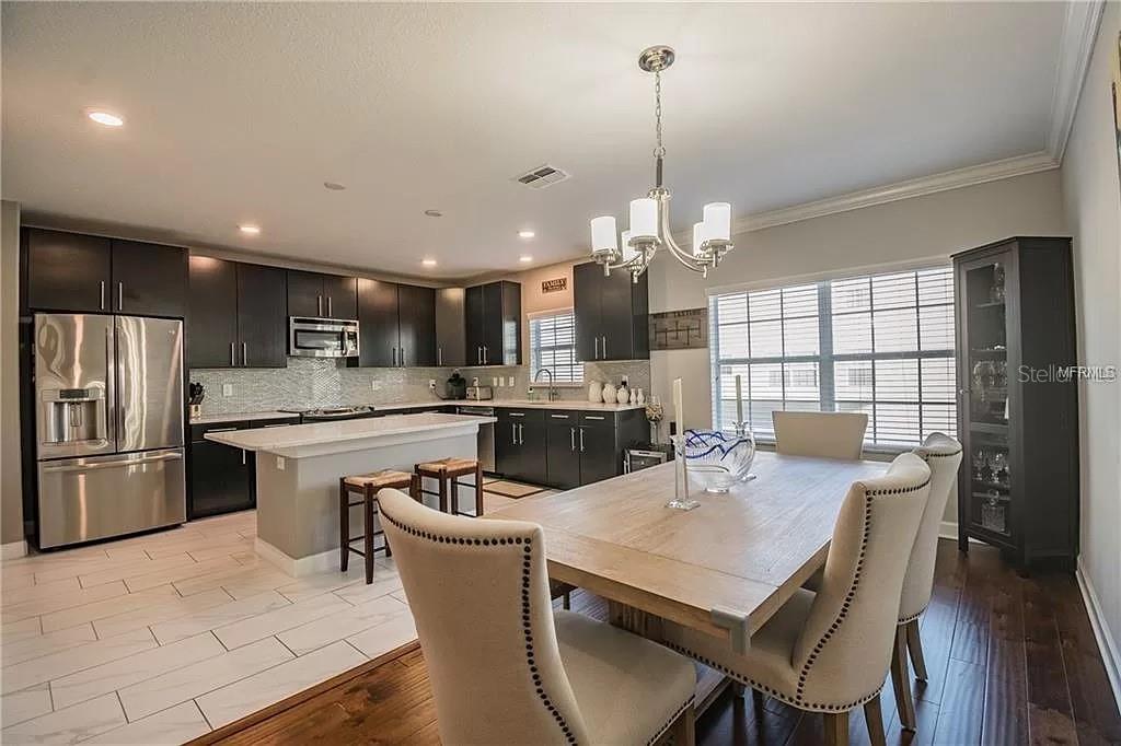 Listing photo id 7 for 838 Oregon Avenue 838