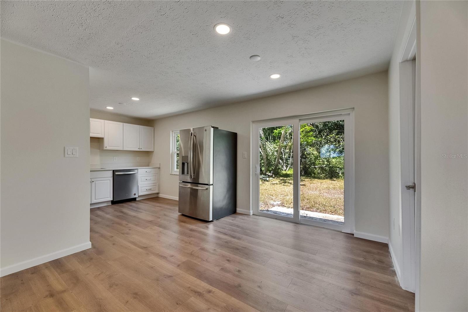 Listing photo id 11 for 12434 Cody Drive