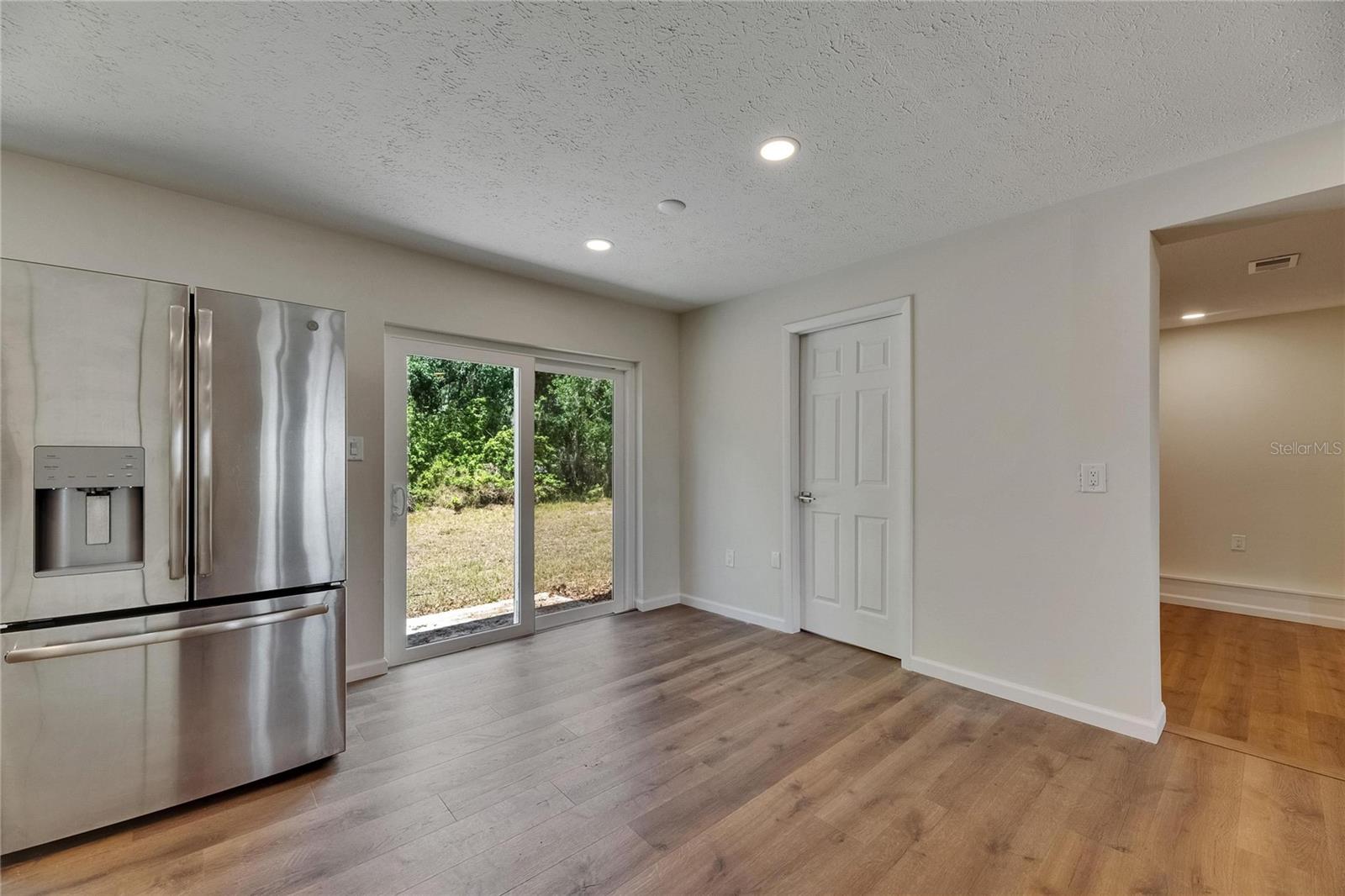 Listing photo id 13 for 12434 Cody Drive