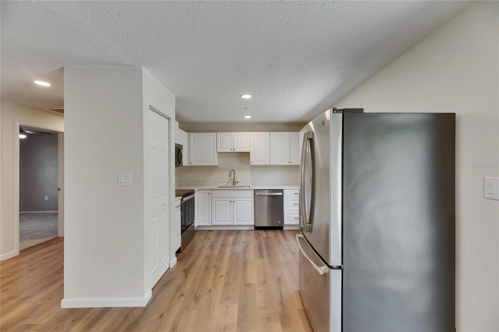 Listing photo id 14 for 12434 Cody Drive