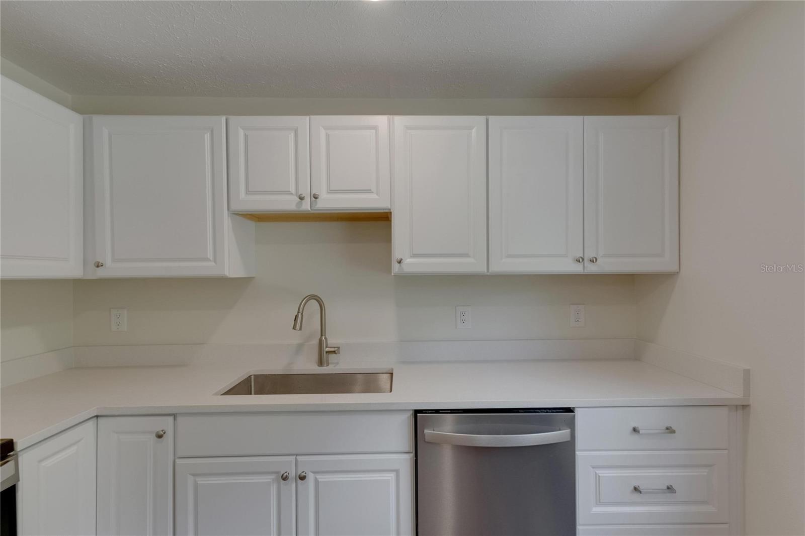 Listing photo id 18 for 12434 Cody Drive