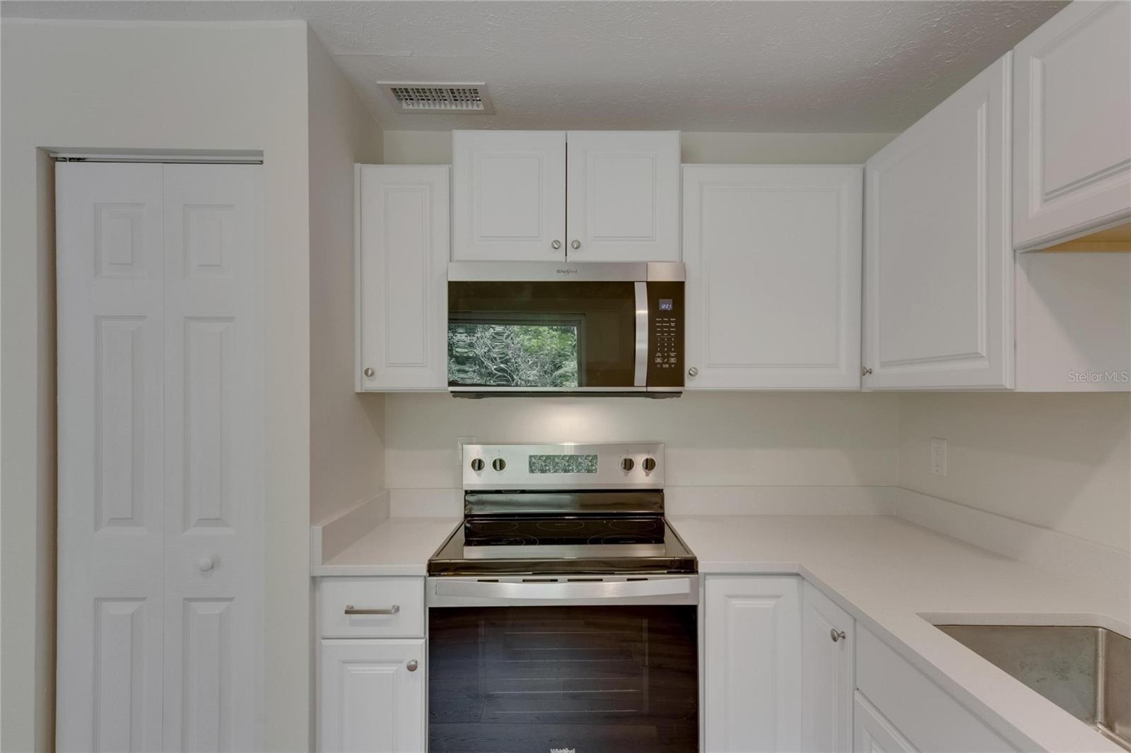 Listing photo id 19 for 12434 Cody Drive
