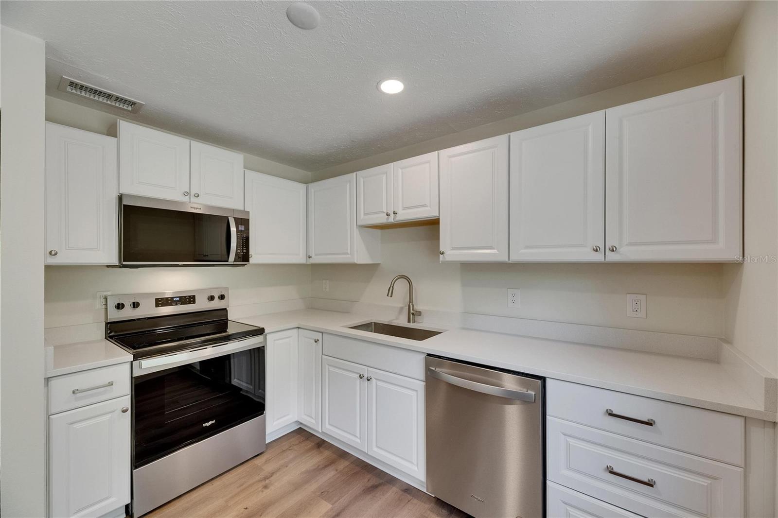 Listing photo id 1 for 12434 Cody Drive