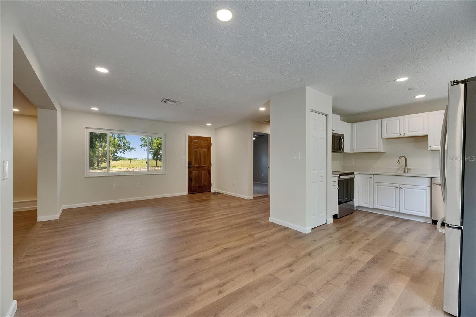 Listing photo id 4 for 12434 Cody Drive