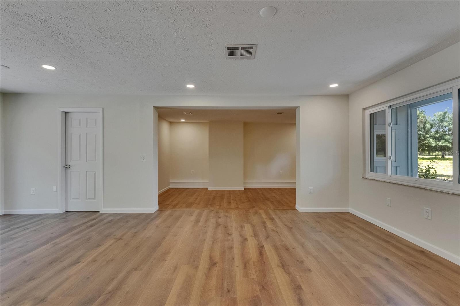 Listing photo id 7 for 12434 Cody Drive