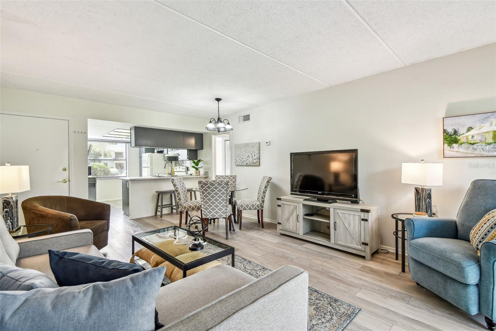 Image 7 of 63 For 413 Meadow Lane 81